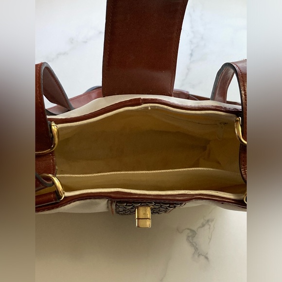 Vintage Cream Leather Brown Weave Strap Detail Gold Accent Closure Purse! - Picture 7 of 9